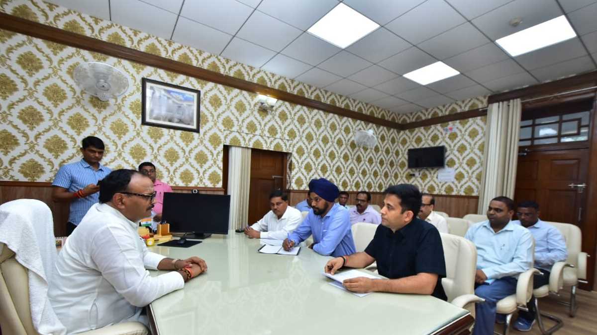 आंख के रोगियों को समुचित इलाज मुहैया कराएं : ब्रजेश पाठक